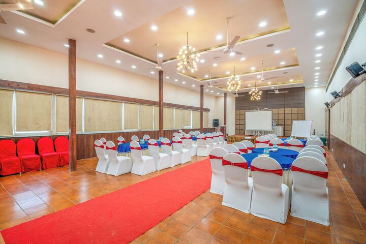 Ballroom/Hall 150 of 167
