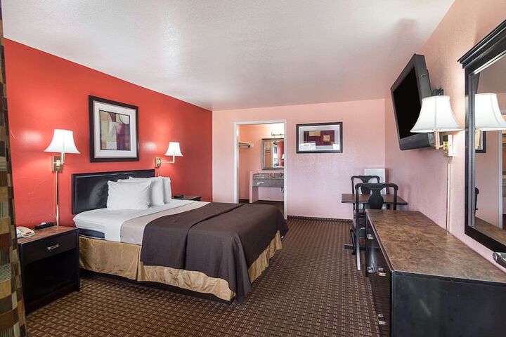 Room 14 of 30