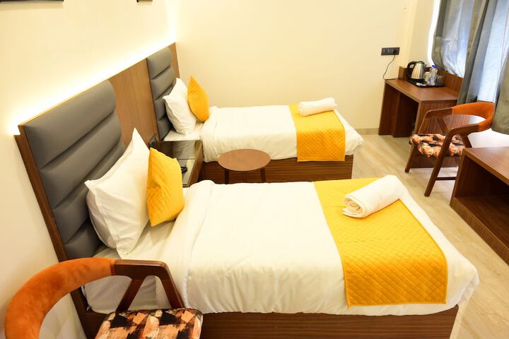 Room 5 of 10