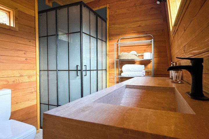 Room 8 of 34