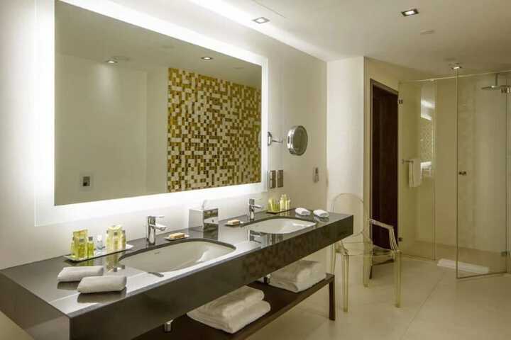 Room 45 of 95