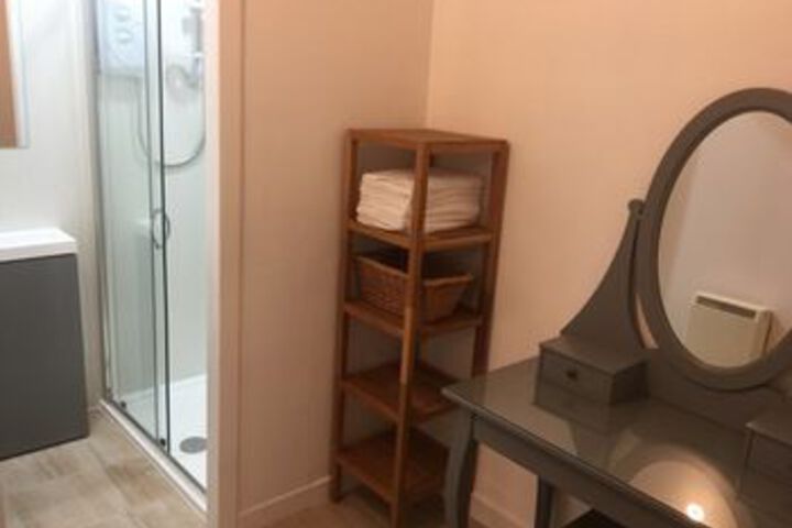 Room 4 of 17