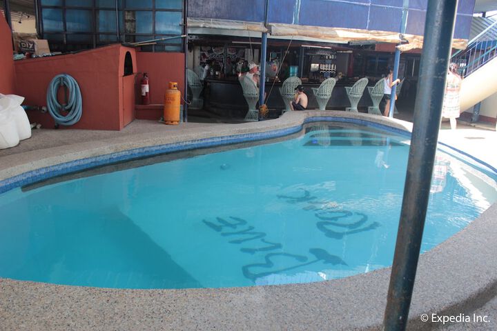 Pool 64 of 83