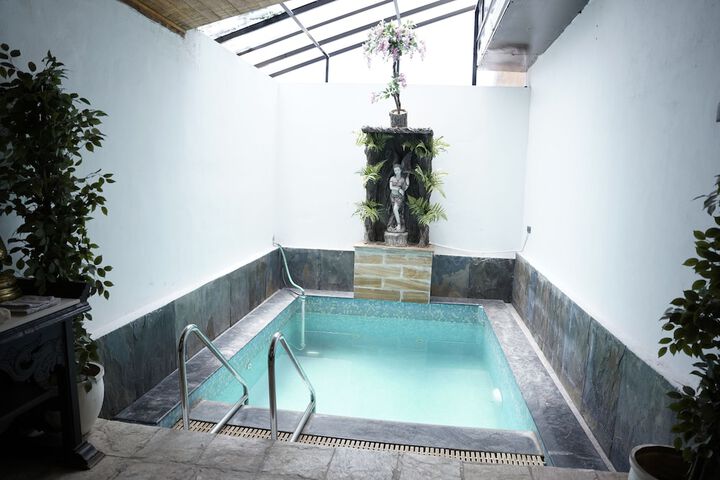 Pool 6 of 9