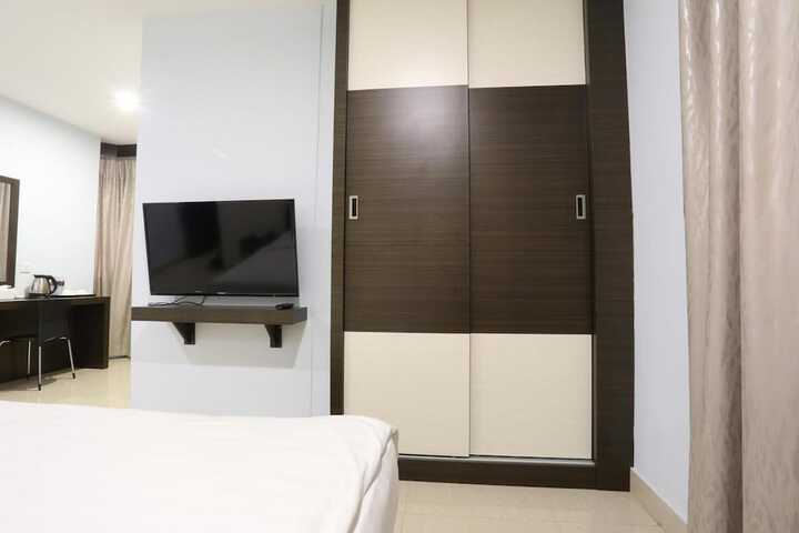Room 18 of 31