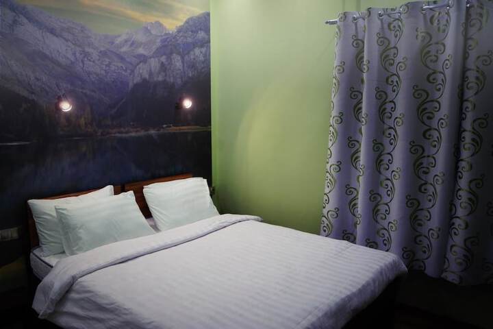 Room 6 of 13