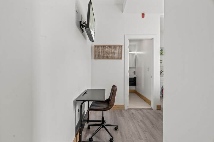 Room 12 of 110