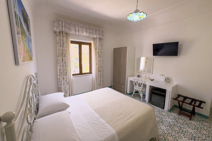 Room 52 of 147