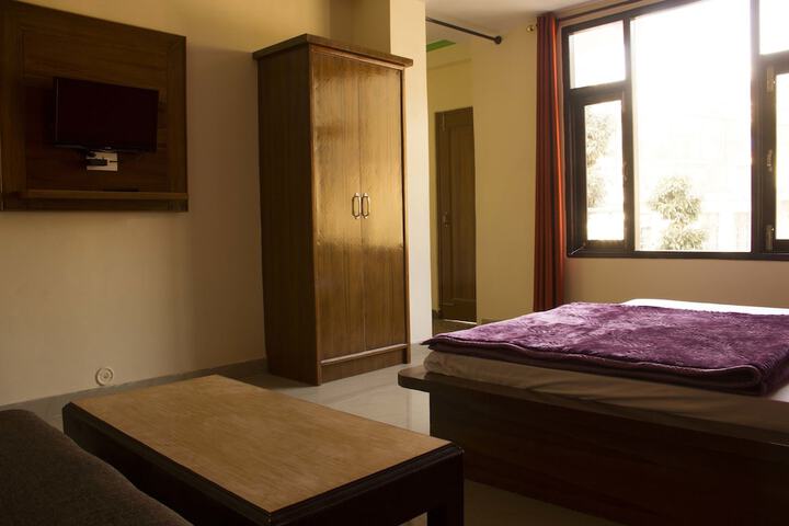 Room 7 of 25