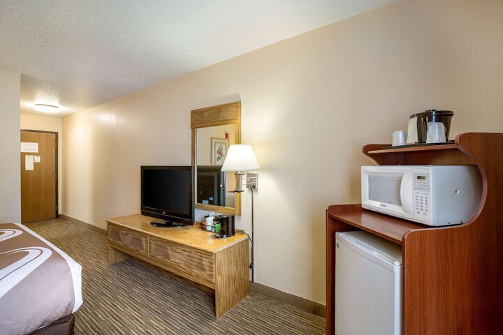 Room 10 of 33