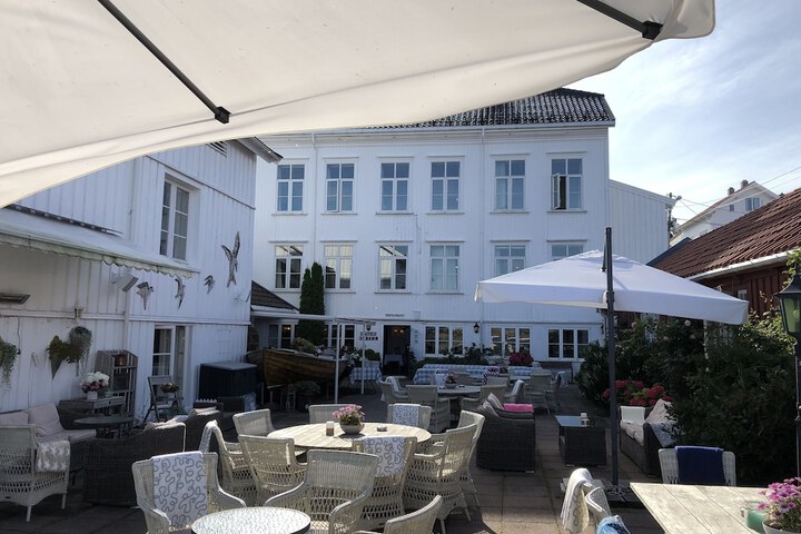 Hotel 77 of 86
