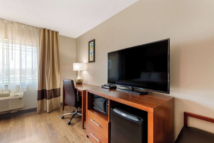 2 Queen Beds Accessible (2 of 17)