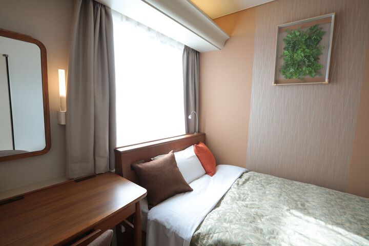 Room 10 of 93