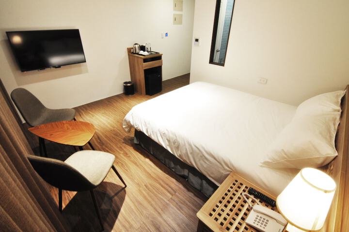 Room 18 of 77
