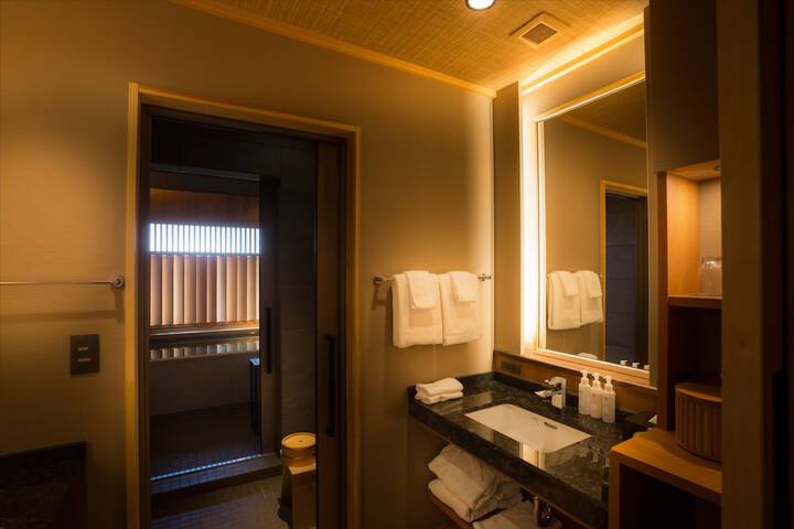 Room 30 of 107