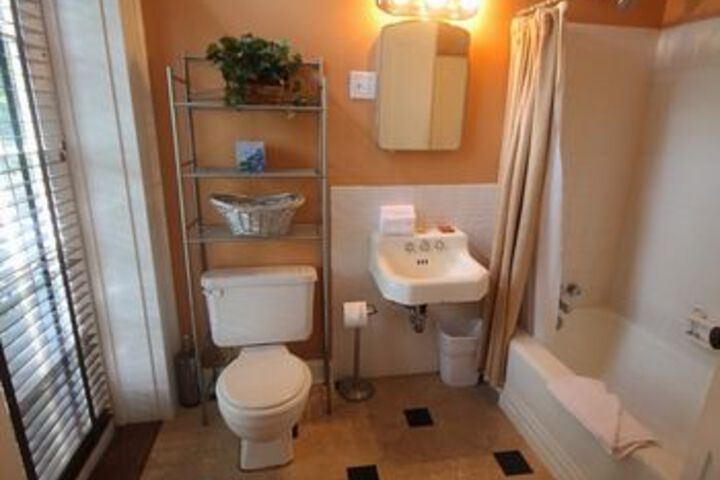 Room 10 of 76