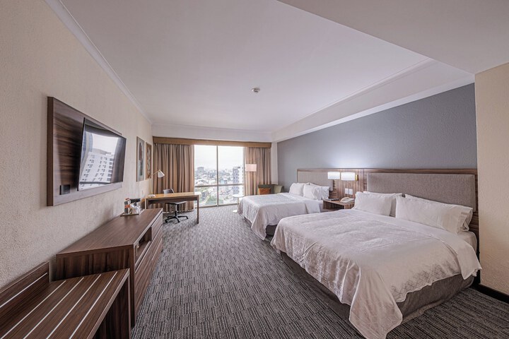 Room 27 of 184