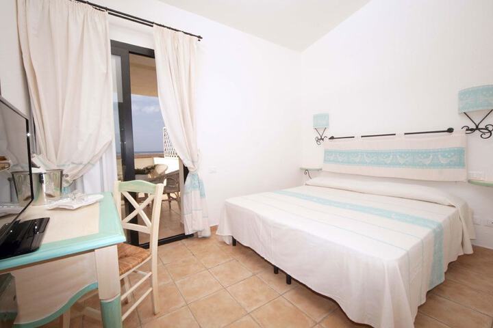 Room 4 of 16