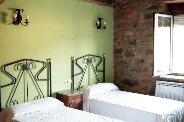 Room 3 of 37