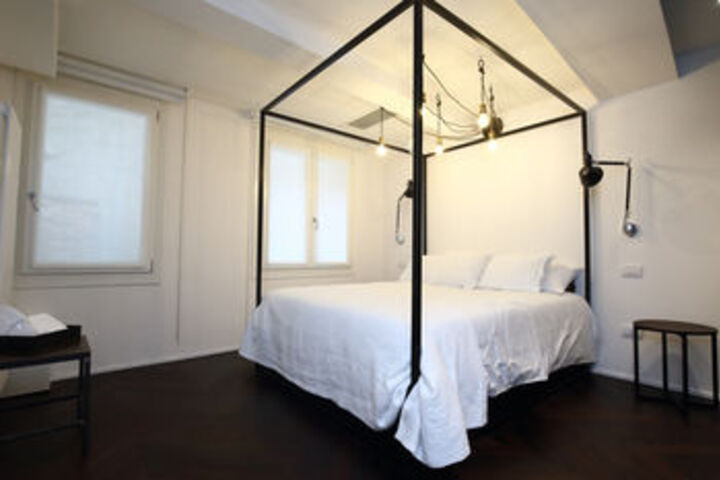Room 17 of 27