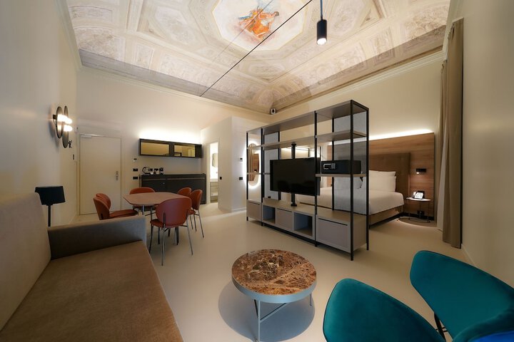 Room 7 of 20