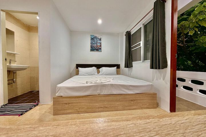 Room 16 of 33