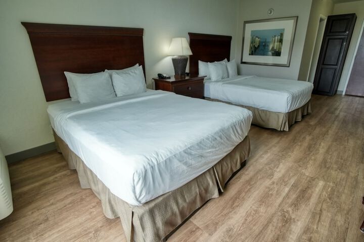 2 Queen Beds Marina View (11 of 15)