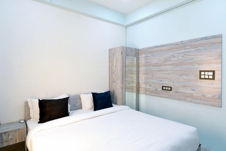 Room 10 of 28