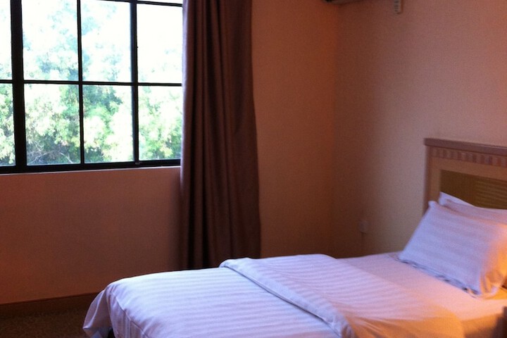 Room 8 of 32