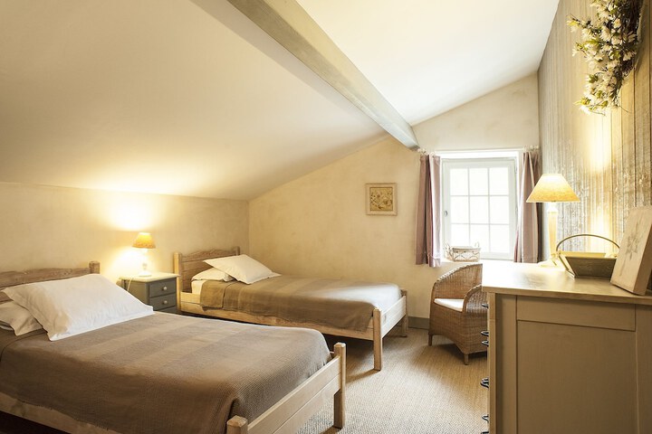 Room 3 of 60