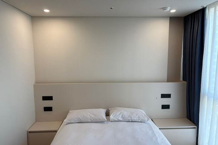 Room 60 of 77