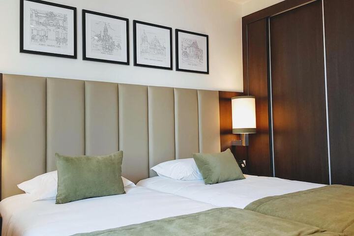 Room 10 of 27