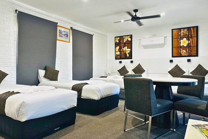Room 52 of 103