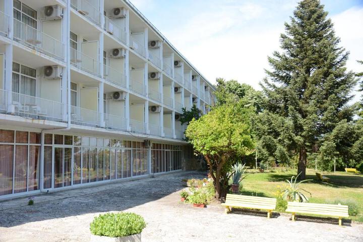 Creativity House of BAS Varna - Free parking