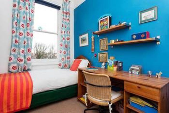Room 4 of 18