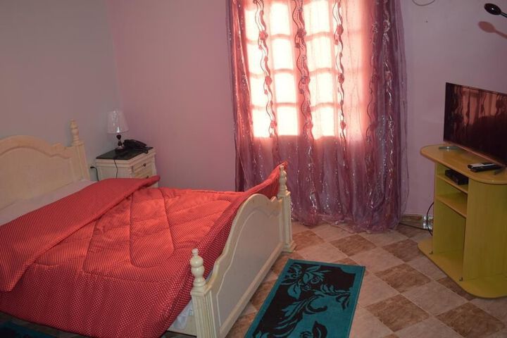 Room 4 of 32