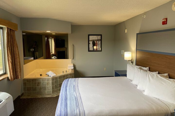 1 King Bed (13 of 17)