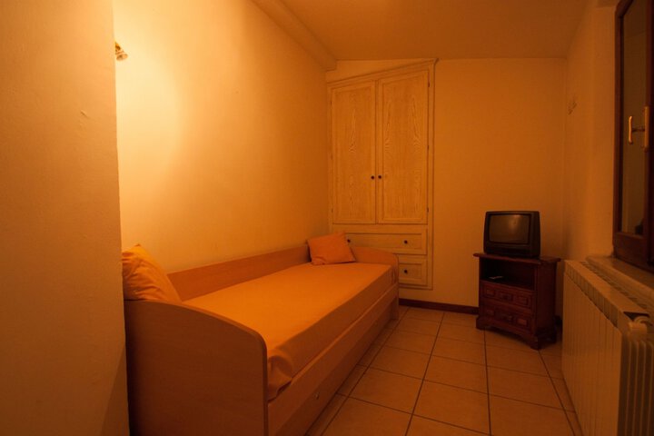 Room 8 of 13