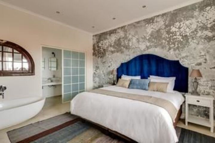 Room 8 of 19