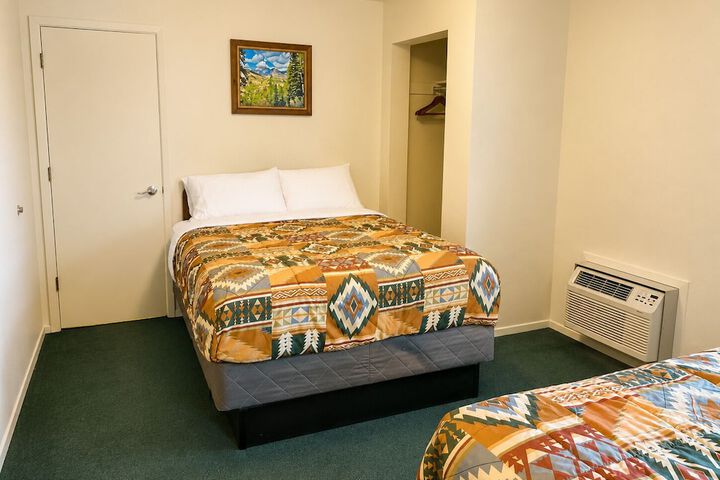 Room 4 of 23