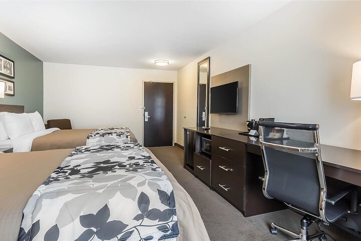 Standard 2 Queen Beds Accessible (8 of 13)
