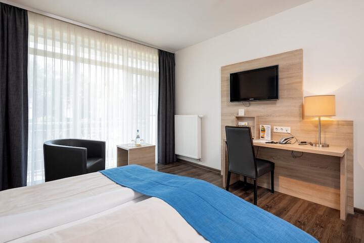 Room 8 of 34