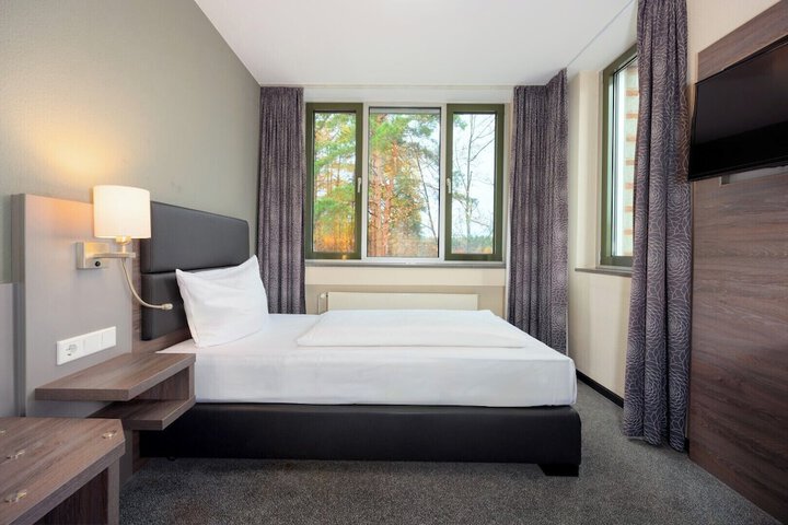 Room 25 of 87