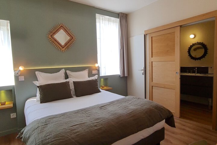 Room 17 of 208