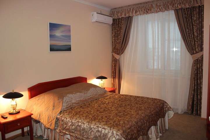 Room 16 of 108