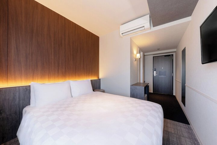 Room 33 of 46