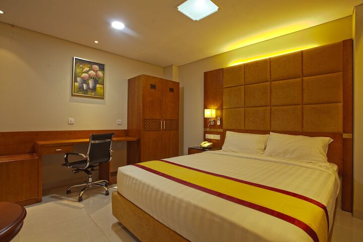 Room 11 of 25