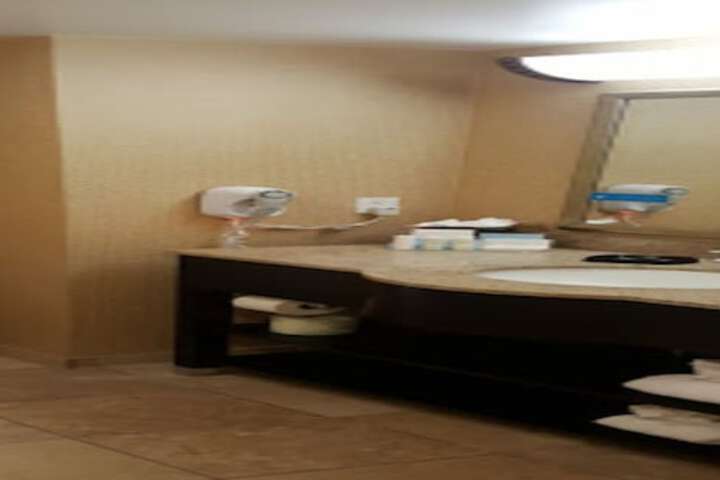 1 King Bed (5 of 8)