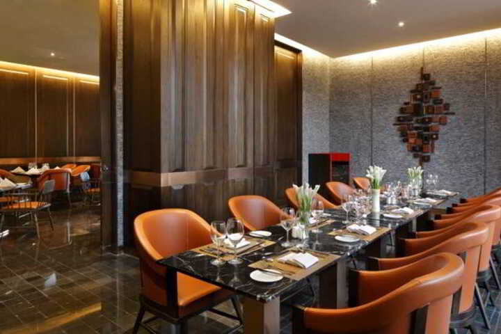 Dining 18 of 21