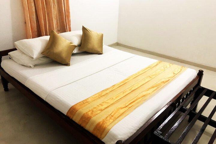 Room 4 of 16